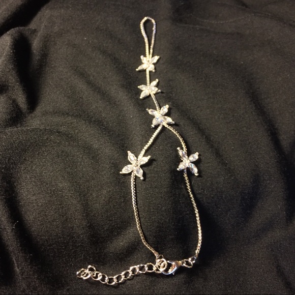 Crystal Flower Hand Bracelet - Picture 6 of 6